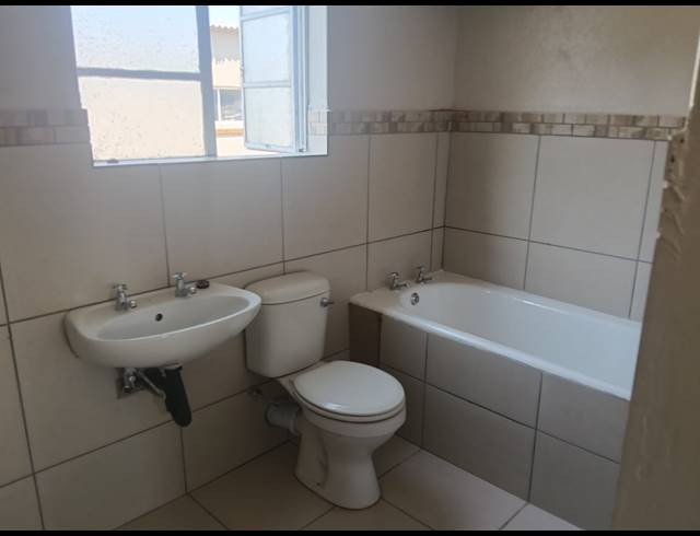 1 BEDROOM APARTMENT BLOCK TO LET IN WESTDENE